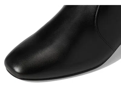 Vaneli Pierot In Black