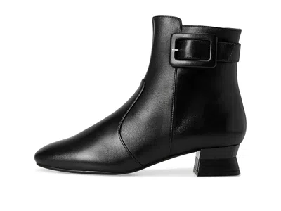 Vaneli Pierot In Black