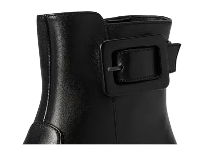 Vaneli Pierot In Black