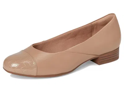 Clarks Collection Natalyn Dusk Leather Pump In Neutral