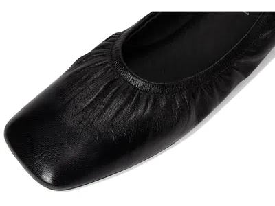 Vaneli Vicky In Black