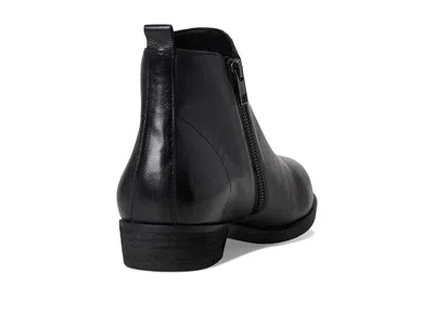 Vaneli Risy In Black