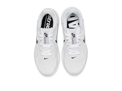 Nike Structure 26 In White
