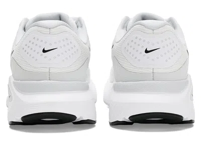 Nike Structure 26 In White