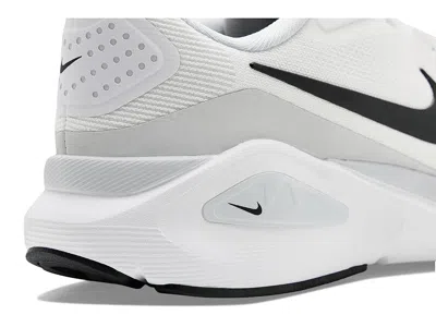 Nike Structure 26 In White