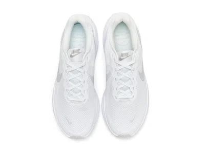 Nike Revolution 8 In White