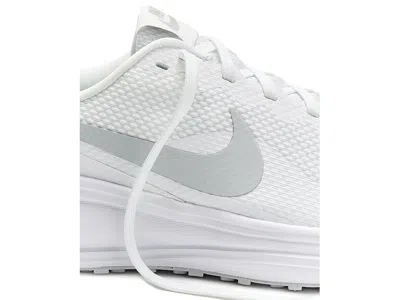 Nike Revolution 8 In White