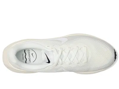 Nike Revolution 8 In White