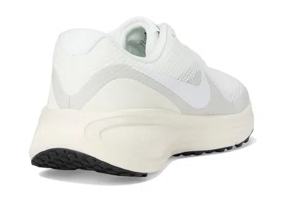 Nike Revolution 8 In White