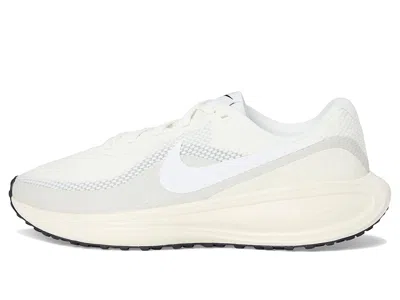 Nike Revolution 8 In White