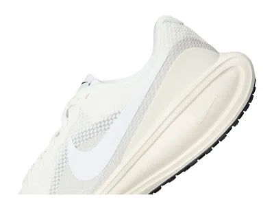 Nike Revolution 8 In White