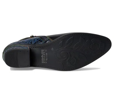 L'artiste By Spring Step Acree In Black