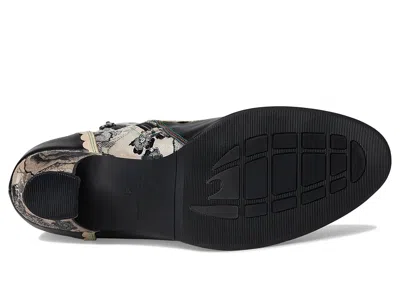 L'artiste By Spring Step Bewitch-print In Black