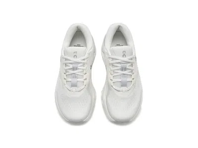 On Cloudrunner 3 In White