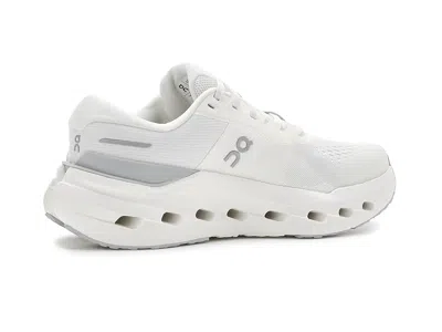 On Cloudrunner 3 In White