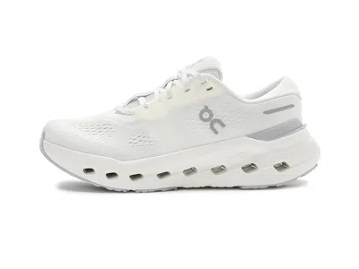 On Cloudrunner 3 In White