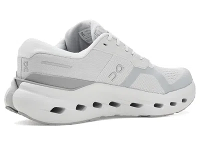 On Cloudrunner 3 In White