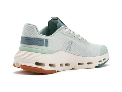 On Cloudnova Form 2 In Green