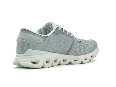 On Cloud X 4 In Gray