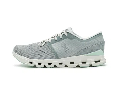 On Cloud X 4 In Gray
