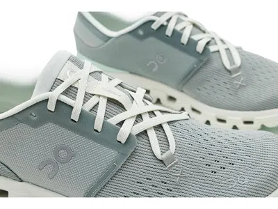 On Cloud X 4 In Gray