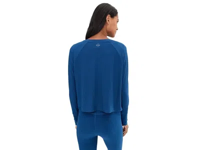 Beyond Yoga Featherweight Daydreamer Pullover In Blue