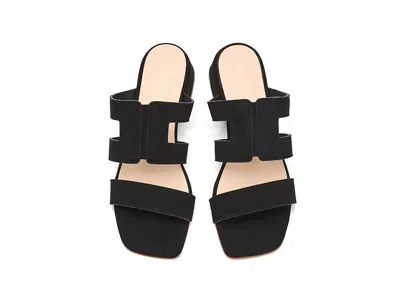 La Canadienne Fifi In Black
