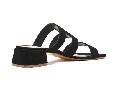 La Canadienne Fifi In Black