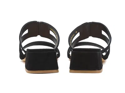 La Canadienne Fifi In Black
