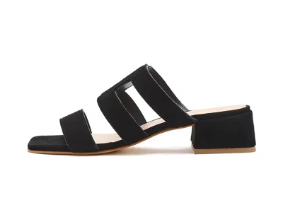 La Canadienne Fifi In Black