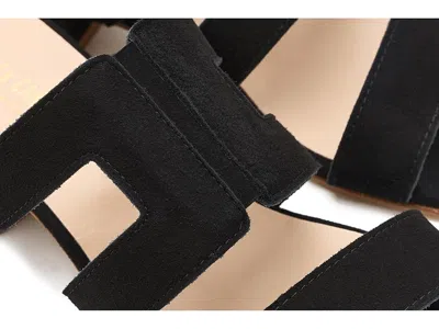 La Canadienne Fifi In Black
