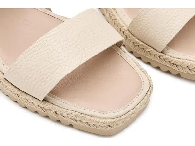 La Canadienne Rowena In White