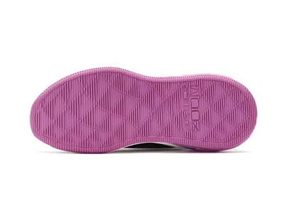 Nike Bella 7