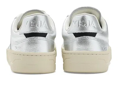 Veja V-90 In Silver