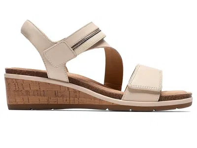 Clarks Kacha Wave In White