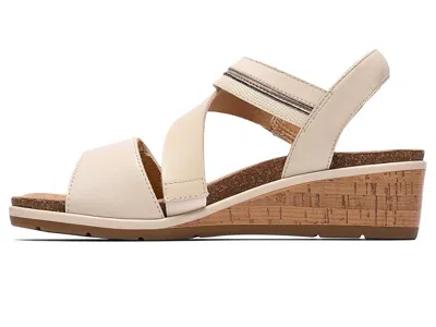 Clarks Kacha Wave In White