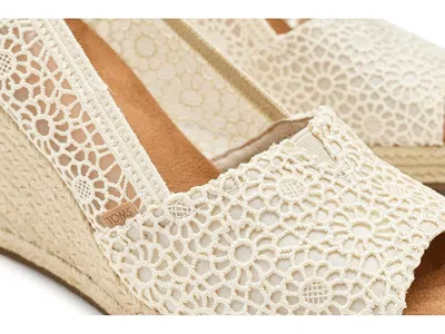 Toms Women's Essential Wedge Moroccan Crochet In Brown