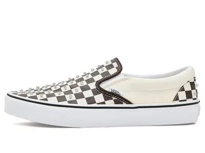 Vans Ua Classic Slip-on Stackform Checkerboard Sneakers In Black