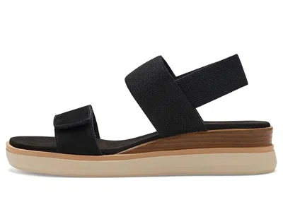 Vaneli Huda In Black