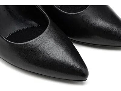 Vaneli Shari High In Black