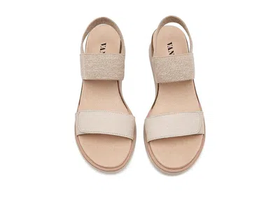 Vaneli Huda In Neutral