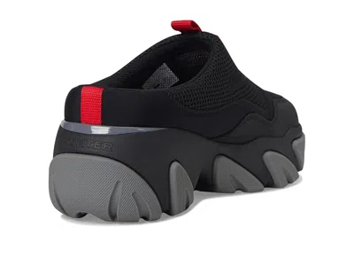 Hunter Darisa In Black