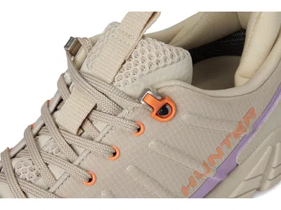 Hunter Sara In Neutral