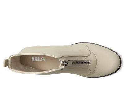 Mia Fabiola In White
