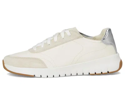 Vionic Uptown Sneakers