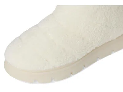 Hunter Maran In White