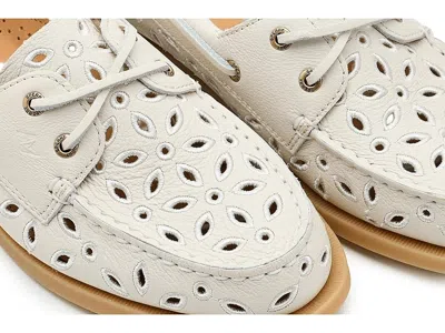 Sperry A/o Embossed Perf In White