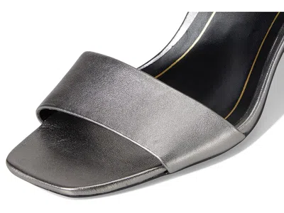 Vionic Zinfandel In Gray