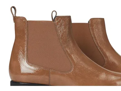 Sas Delaney In Brown