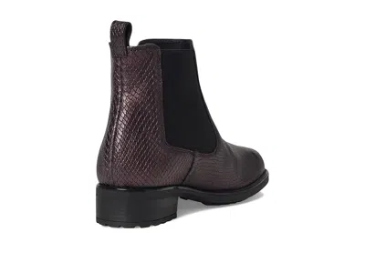 Sas Delaney In Green